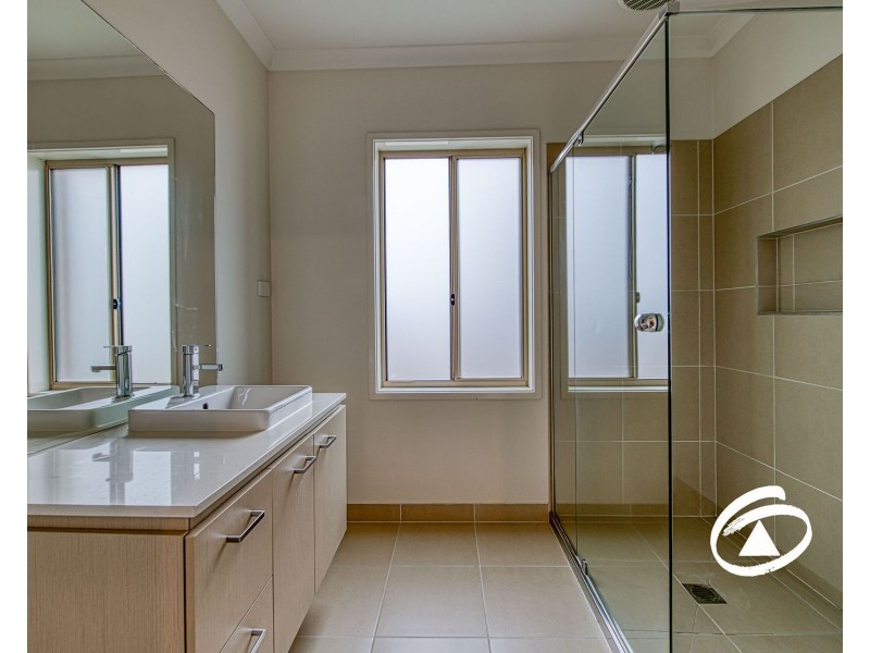 18 Cherrington Avenue, Officer VIC 3809