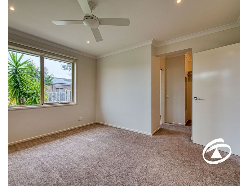 18 Cherrington Avenue, Officer VIC 3809