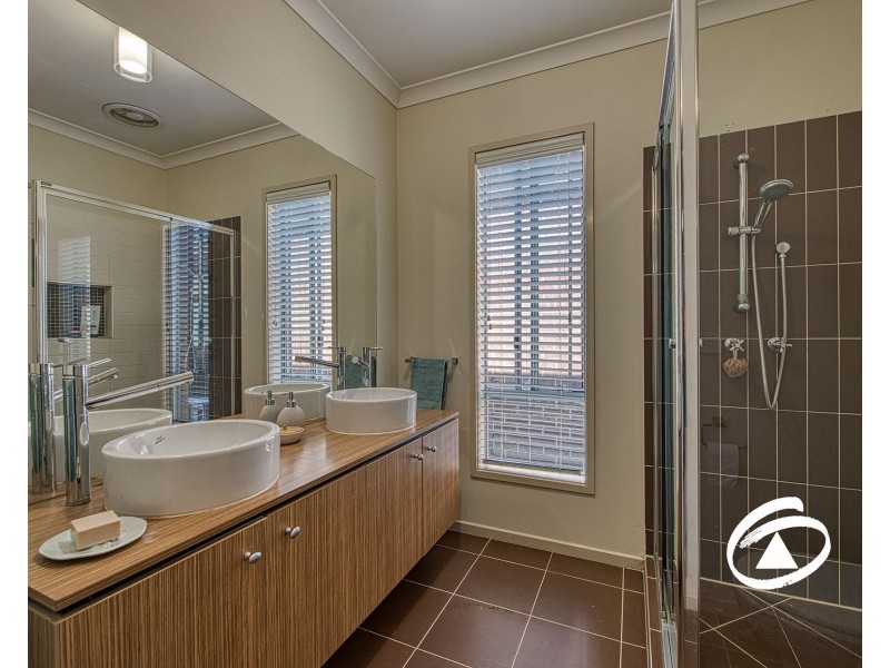 9 Parmentier Way, Pakenham VIC 3810