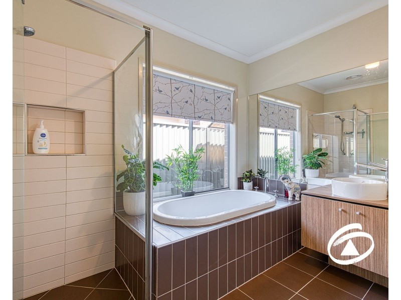 9 Parmentier Way, Pakenham VIC 3810