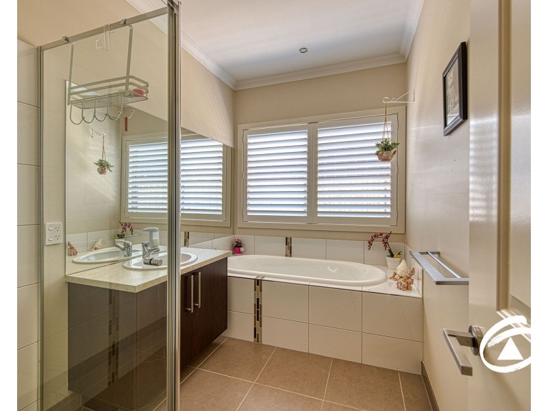 8 Winneke Way, Pakenham VIC 3810