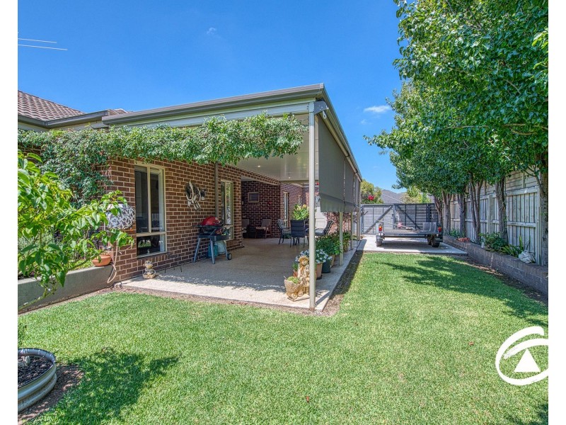 8 Winneke Way, Pakenham VIC 3810