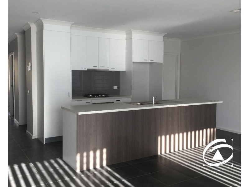 34/23 Atlantic Drive, Pakenham VIC 3810