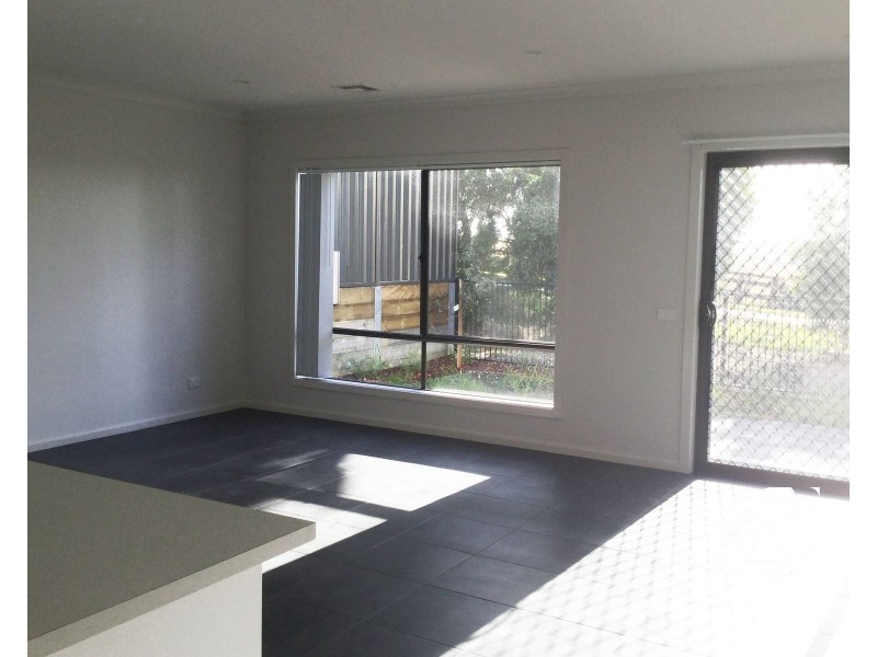 34/23 Atlantic Drive, Pakenham VIC 3810