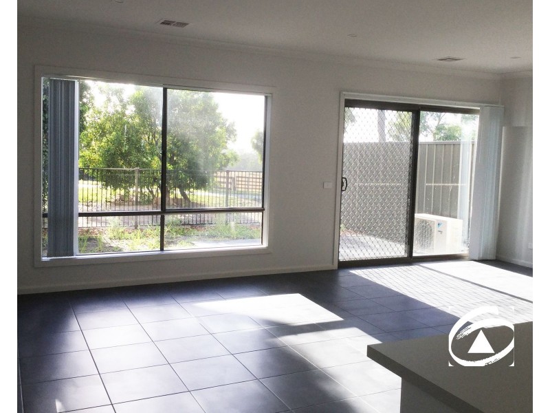 34/23 Atlantic Drive, Pakenham VIC 3810