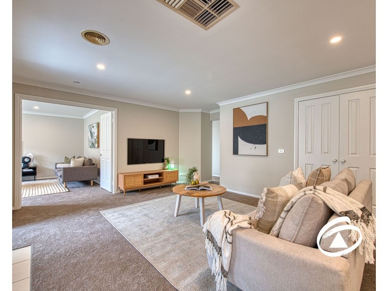 10 Ned Street, Cranbourne East VIC 3977