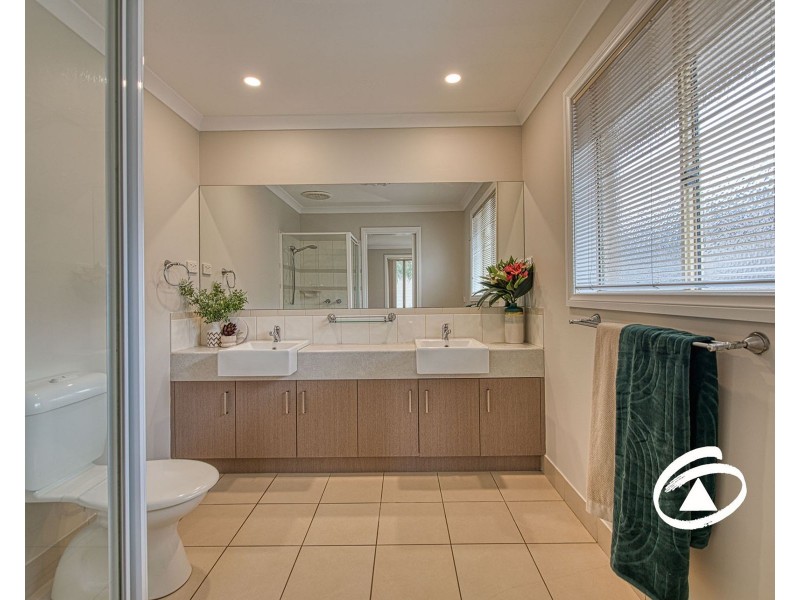 10 Ned Street, Cranbourne East VIC 3977