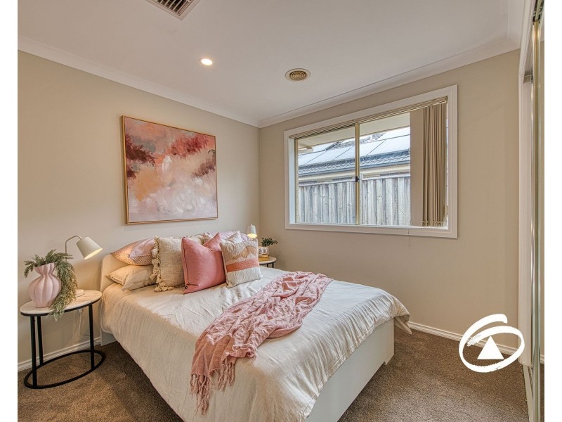 10 Ned Street, Cranbourne East VIC 3977
