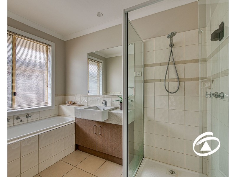 10 Ned Street, Cranbourne East VIC 3977