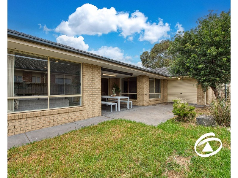 10 Ned Street, Cranbourne East VIC 3977