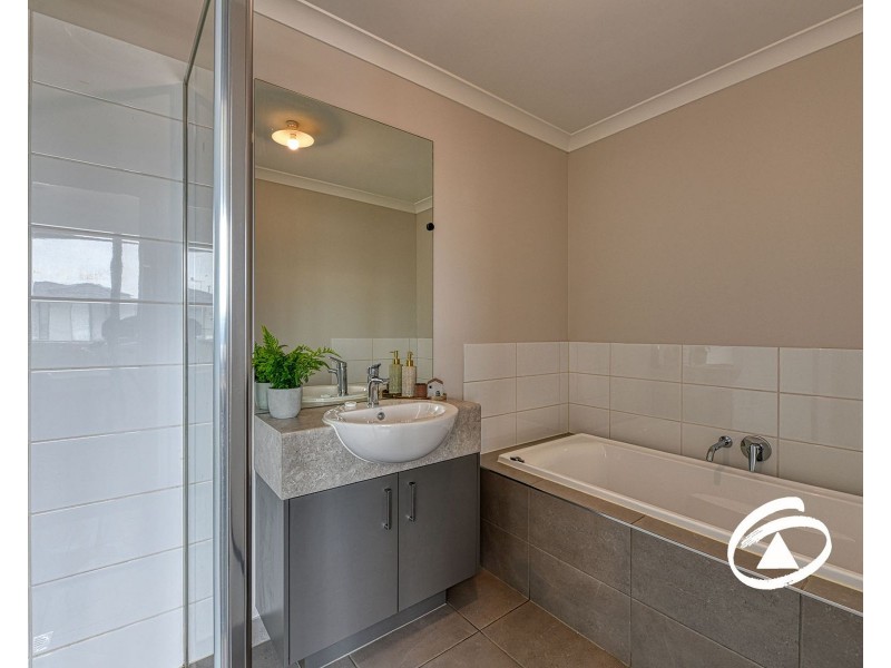 22 Bronnie Street, Clyde North VIC 3978