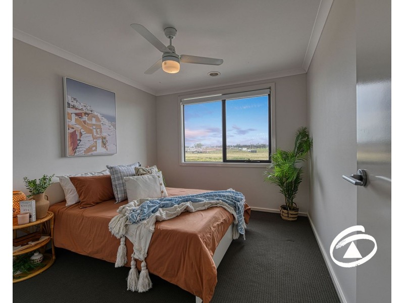 22 Bronnie Street, Clyde North VIC 3978