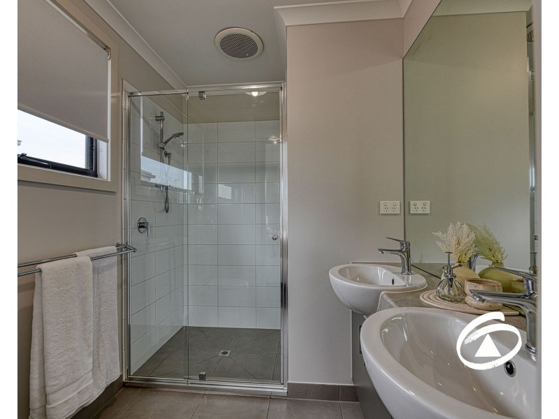 22 Bronnie Street, Clyde North VIC 3978