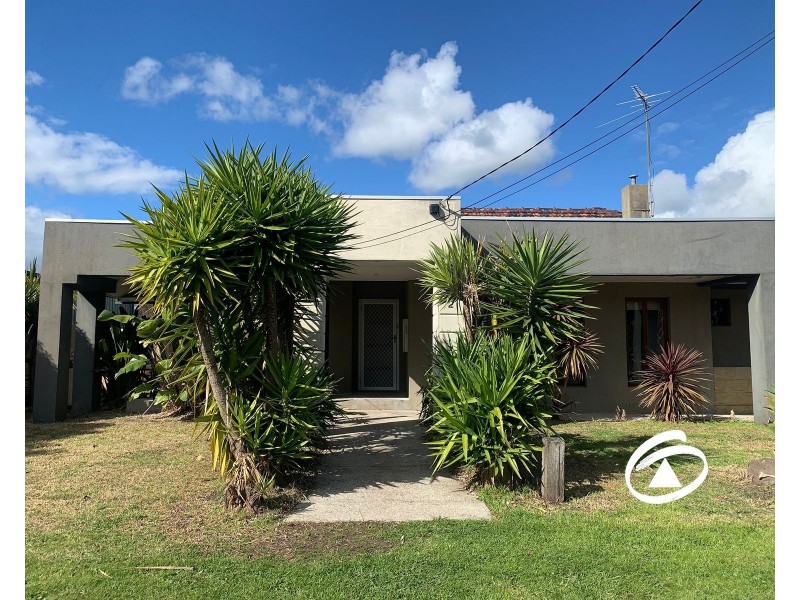 2 Savage Street, Pakenham VIC 3810