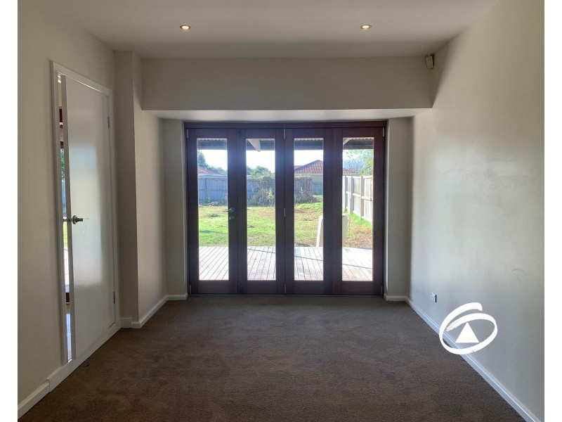 2 Savage Street, Pakenham VIC 3810