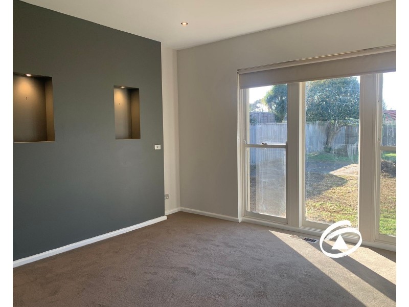 2 Savage Street, Pakenham VIC 3810