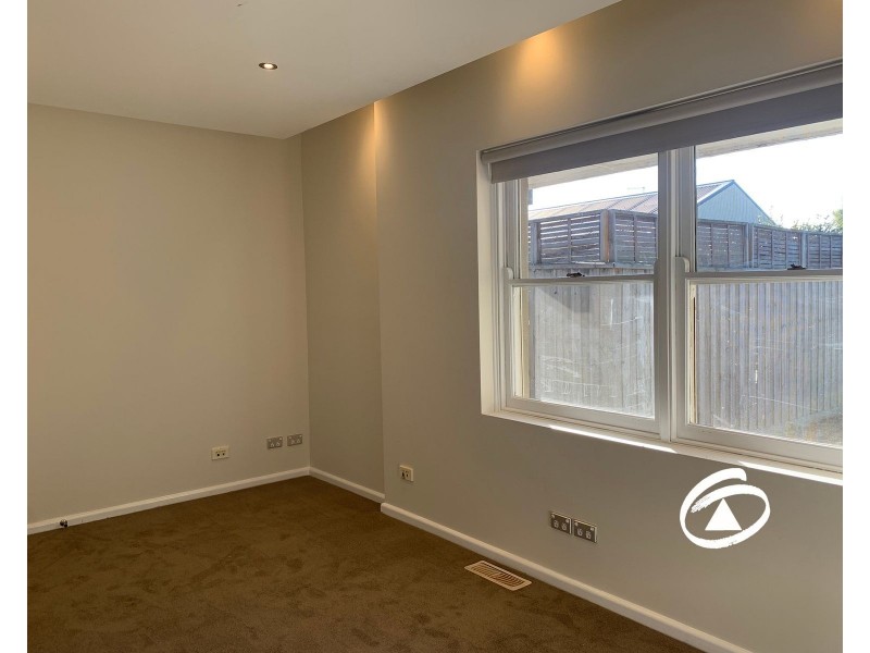 2 Savage Street, Pakenham VIC 3810