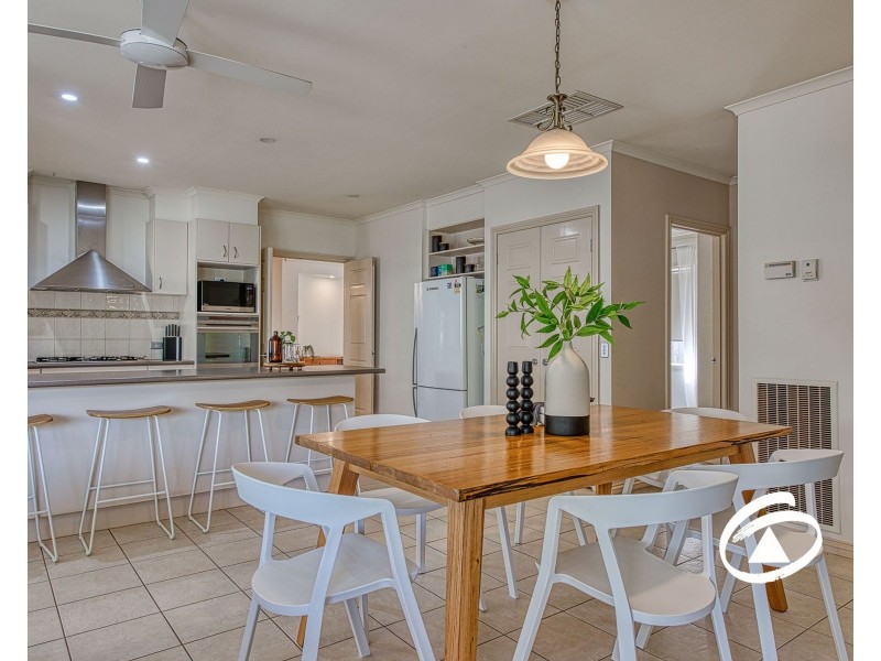 4 Hume Court, Pakenham VIC 3810