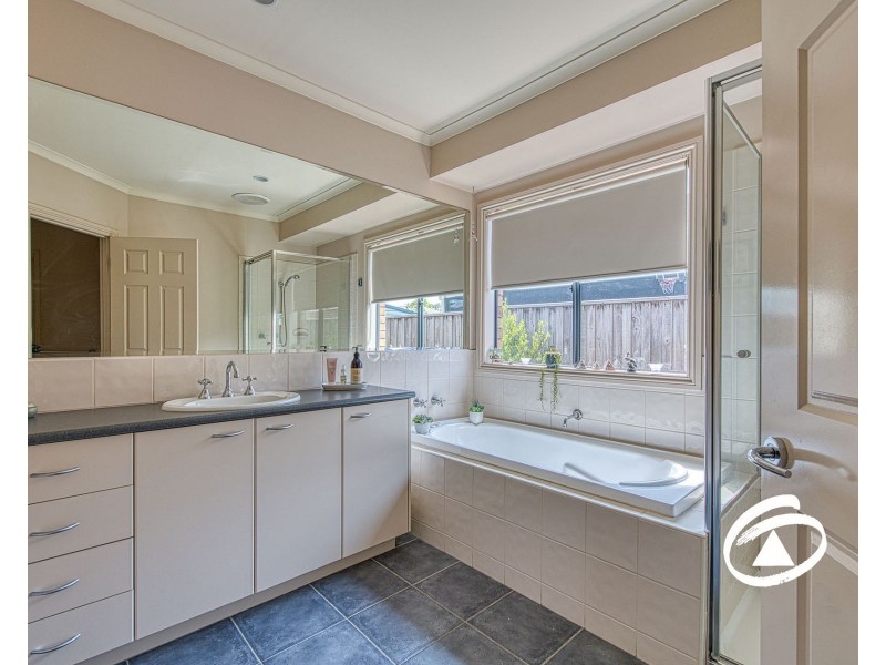 4 Hume Court, Pakenham VIC 3810