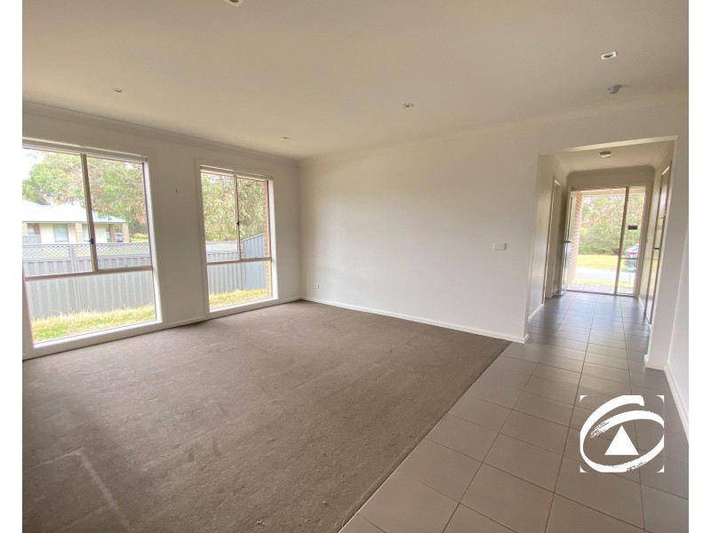 16 Chestnut Chase, Pakenham VIC 3810