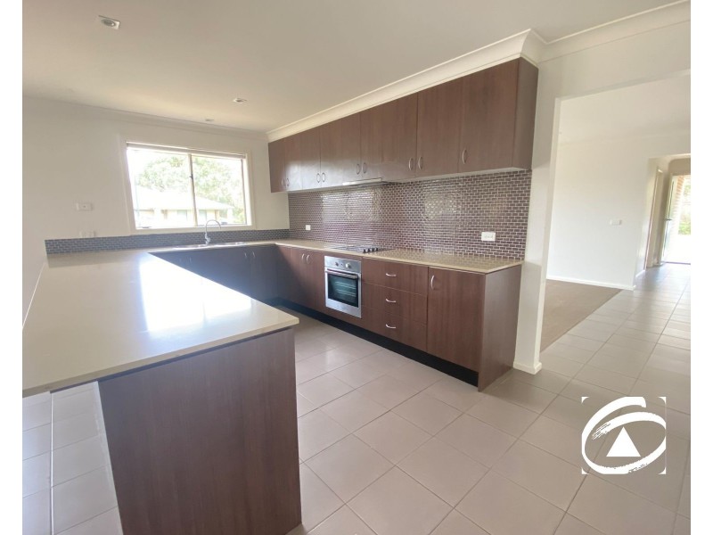 16 Chestnut Chase, Pakenham VIC 3810