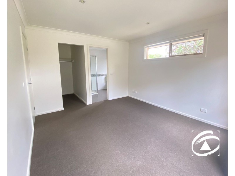 16 Chestnut Chase, Pakenham VIC 3810