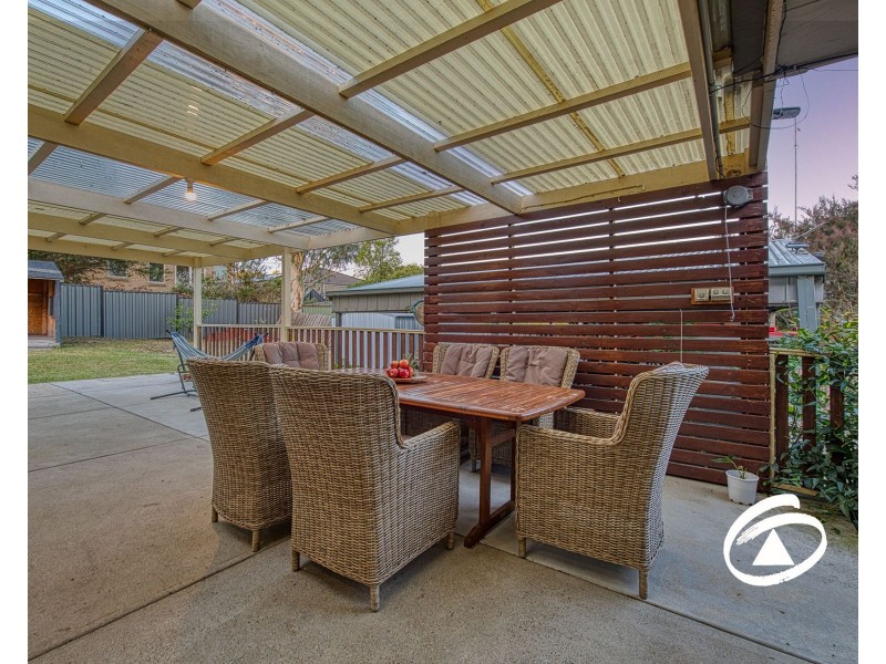 24 Adrian Drive, Pakenham VIC 3810