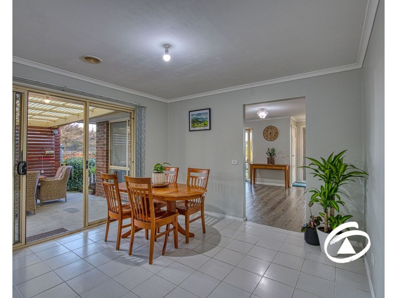 24 Adrian Drive, Pakenham VIC 3810