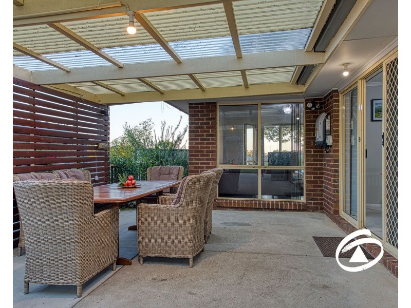 24 Adrian Drive, Pakenham VIC 3810