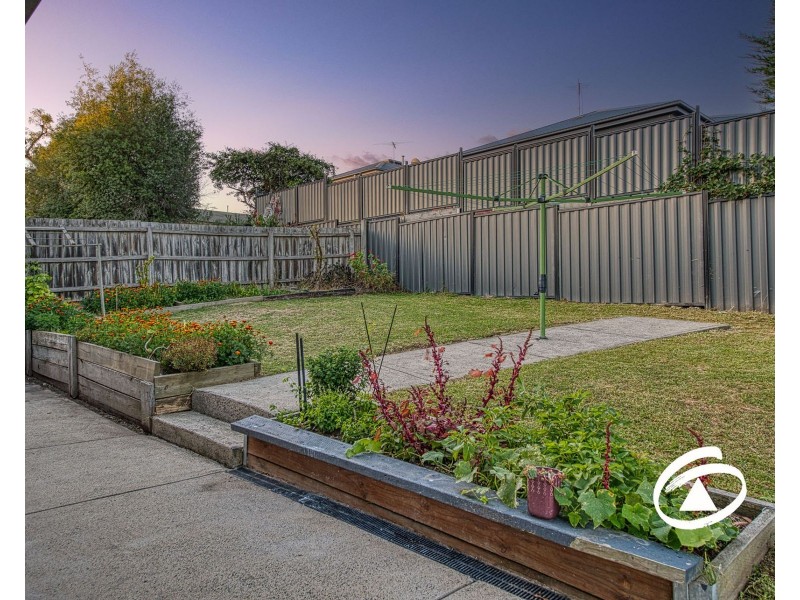 24 Adrian Drive, Pakenham VIC 3810