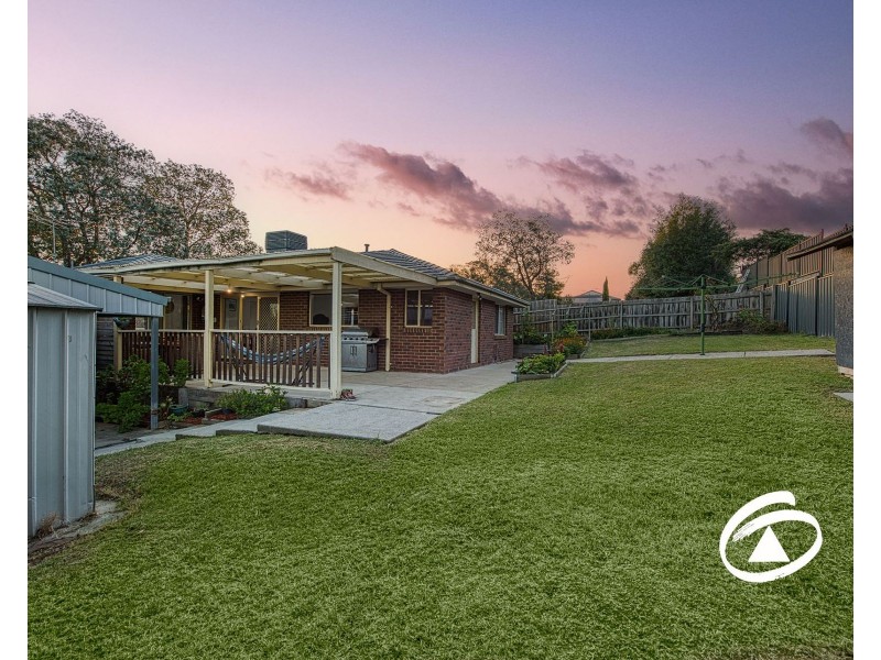 24 Adrian Drive, Pakenham VIC 3810