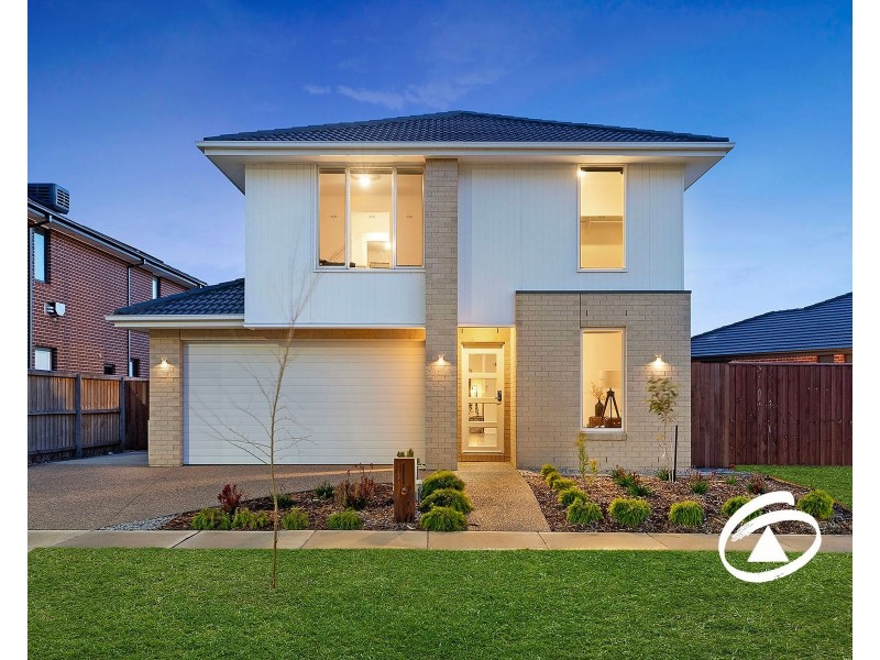 32 Burnbank Parade, Clyde North VIC 3978