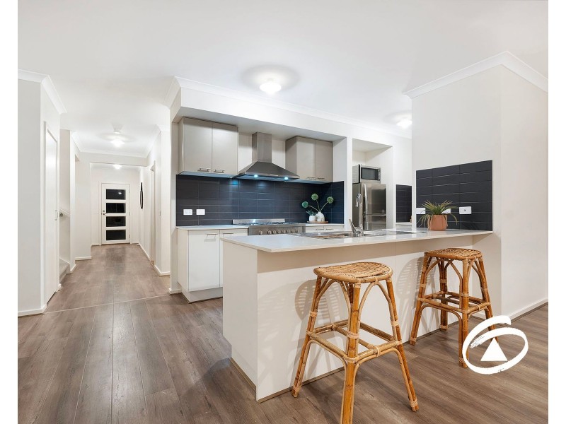 32 Burnbank Parade, Clyde North VIC 3978