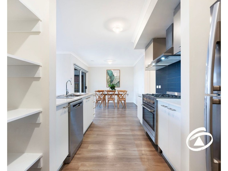 32 Burnbank Parade, Clyde North VIC 3978