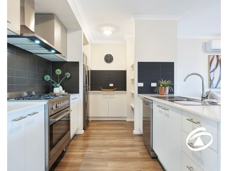 32 Burnbank Parade, Clyde North VIC 3978