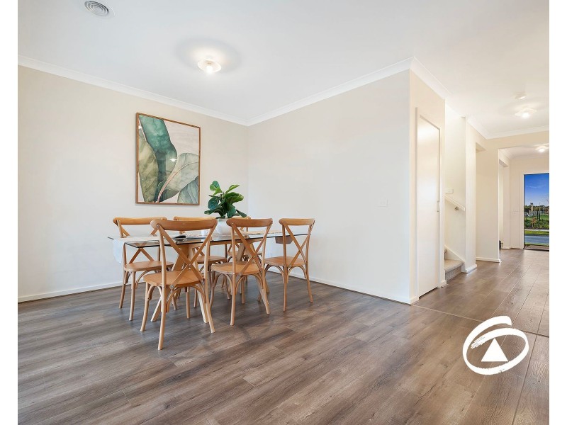 32 Burnbank Parade, Clyde North VIC 3978
