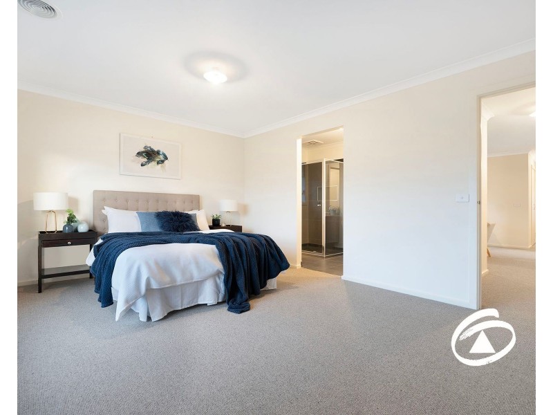 32 Burnbank Parade, Clyde North VIC 3978