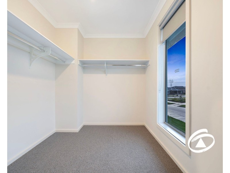 32 Burnbank Parade, Clyde North VIC 3978