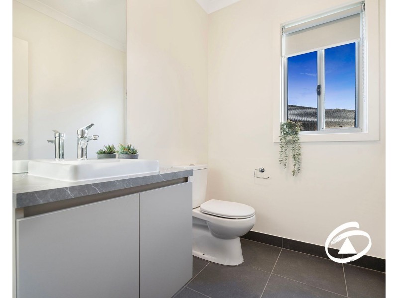 32 Burnbank Parade, Clyde North VIC 3978