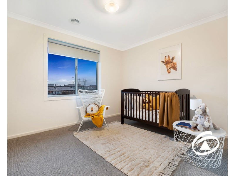 32 Burnbank Parade, Clyde North VIC 3978