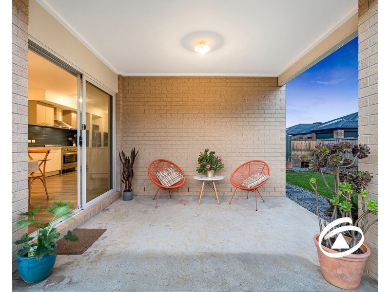 32 Burnbank Parade, Clyde North VIC 3978