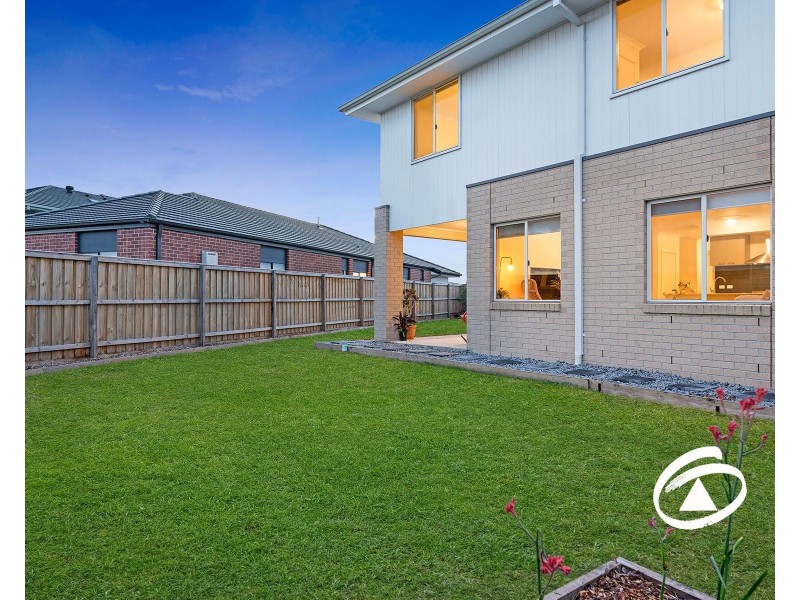 32 Burnbank Parade, Clyde North VIC 3978