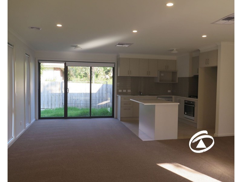 4 Pater Way, Pakenham VIC 3810