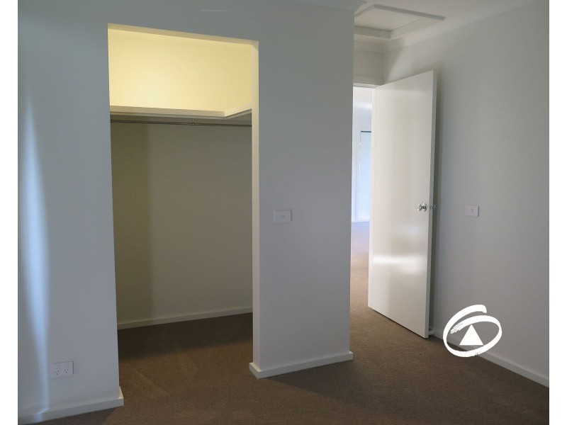 4 Pater Way, Pakenham VIC 3810