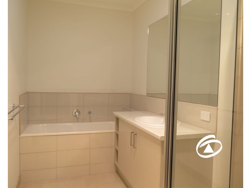 4 Pater Way, Pakenham VIC 3810