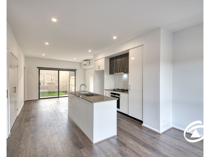 9 Travertine Loop, Berwick VIC 3806