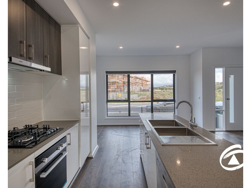 9 Travertine Loop, Berwick VIC 3806