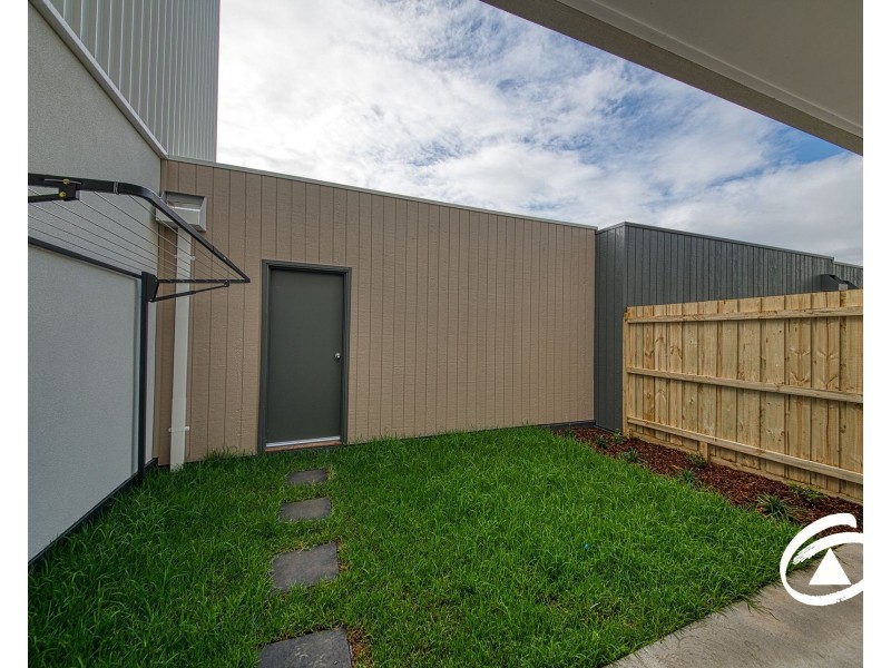 9 Travertine Loop, Berwick VIC 3806