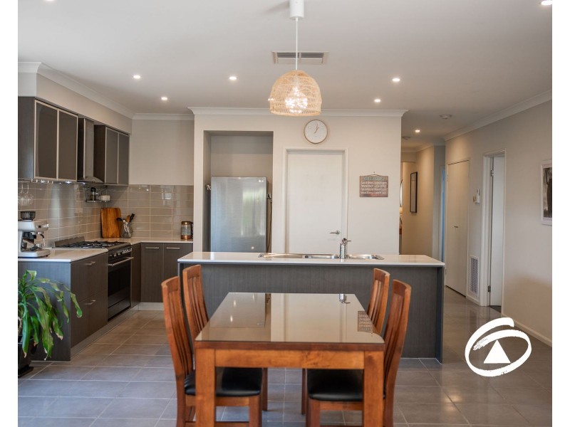 17 Palomino Avenue, Clyde North VIC 3978