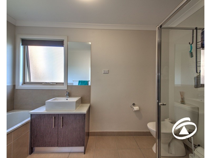 14 Annecy Lane, Pakenham VIC 3810